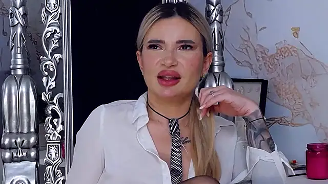 NightshadeIris Adlı Modelin Canlı XXX Sohbeti