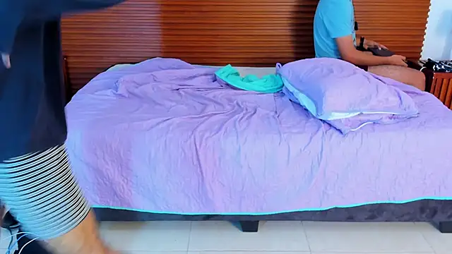 peakk_twiinns Show in webcam