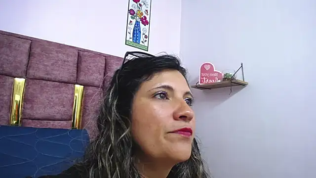 SKARLET_KOVA's Live XXX Chat