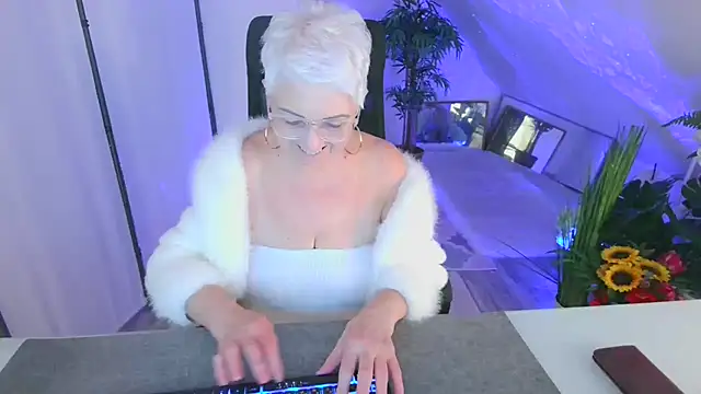 LovelyHelena's Live XXX Chat