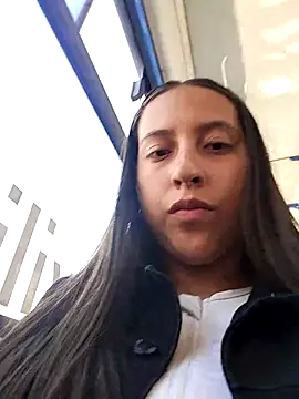 MaskedLatinaX's Live XXX Chat