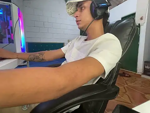 Chat XXX Live Max_TheHorseDick