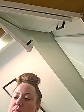 julimonroe's Live XXX Chat