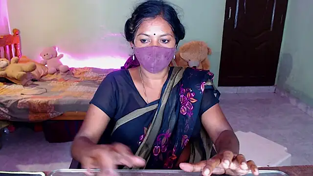 Webkamerová show HotGulabi