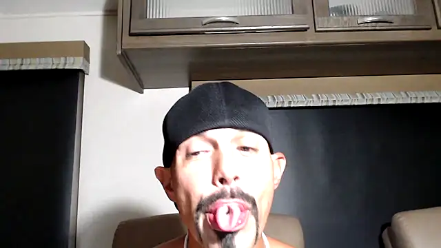 ThickD2C webkamerás műsora