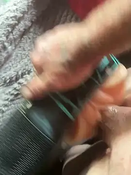 Crackkers: διαδικτυακό σόου στην κάμερα