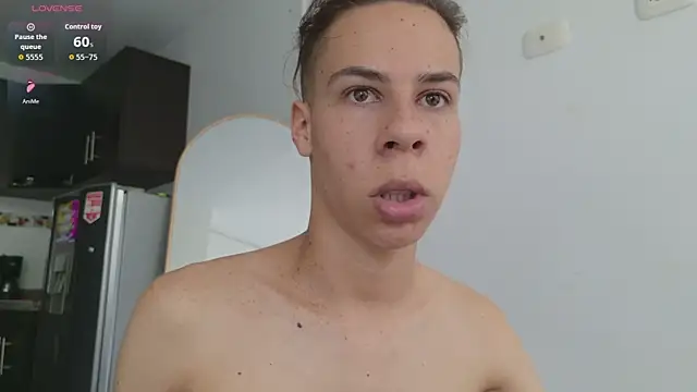 grey___27: διαδικτυακό σόου στην κάμερα