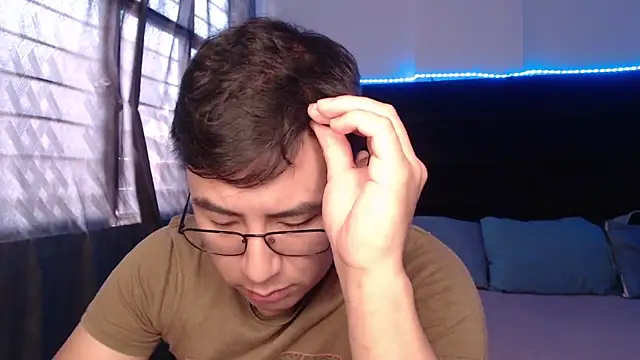 andrewmhilton_ Adlı Modelin Web Kamerası Şovu