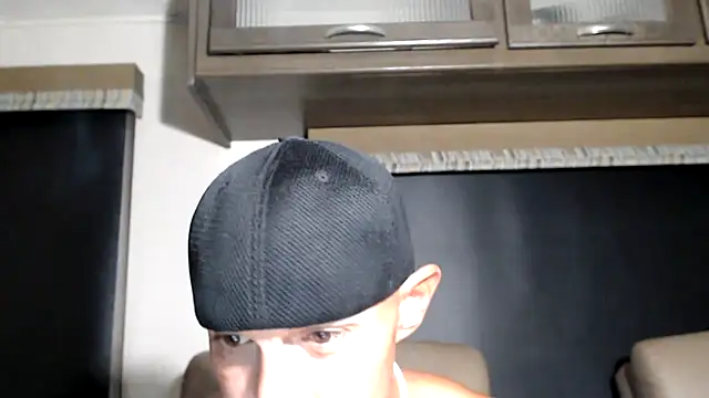 ThickD2C élő XXX-chatje