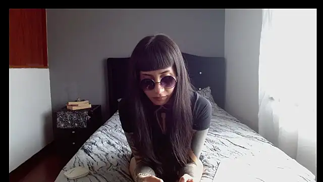 Emilia_1995's Live XXX Chat