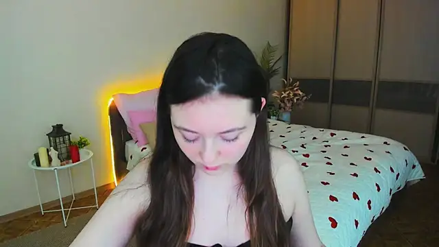 AlluringLookk: онлайн-секс-чат