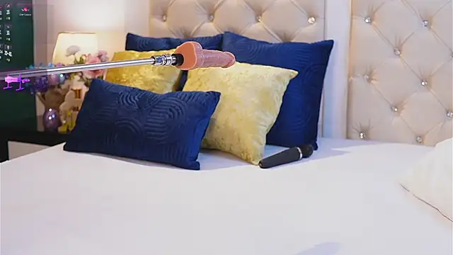 caroline_adams_'s Live XXX Chat