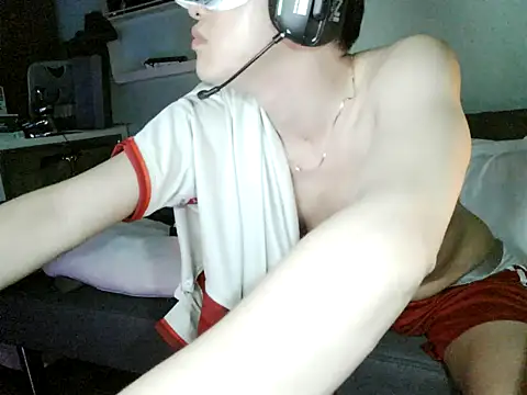 boyhigh1997: διαδικτυακό σόου στην κάμερα