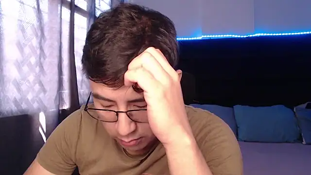 andrewmhilton_ Adlı Modelin Canlı XXX Sohbeti