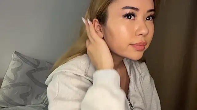 Chat XXX ao vivo de Ur_neighbor_Kira