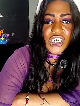 AmazonianMistress Show in webcam