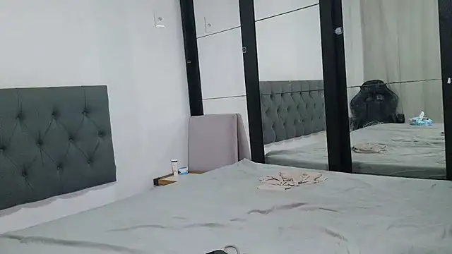 Show de Srta_Jhenny na webcam