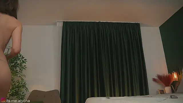 Alyonaqueen_: онлайн-секс-чат