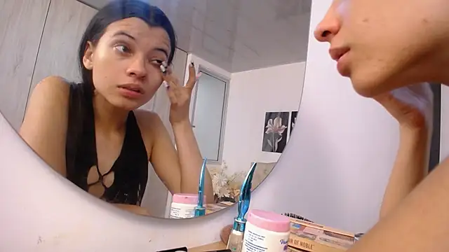 pinky_f00x's Live XXX Chat