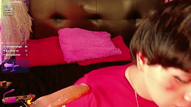 Hiddenhotcake's Live XXX Chat