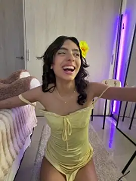 ZaraLuuvのライブXXXチャット