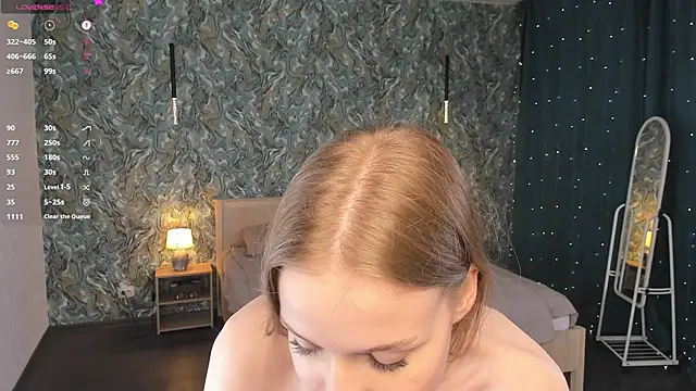 Chat +18 de OdellaFrake ao vivo