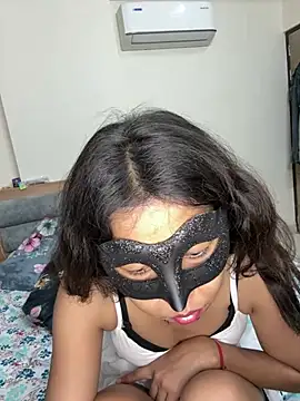 Chat +18 de raavigirl ao vivo