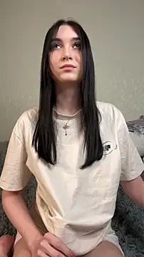 HolyRayLove élő XXX-chatje