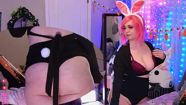 Angel-Lewd-Cake 现场XXX聊天