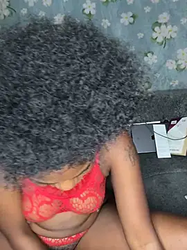 Pokazy przed kamerką – Ebony_Queeen