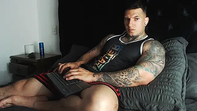 Shane_Clay – Naživo XXX chat