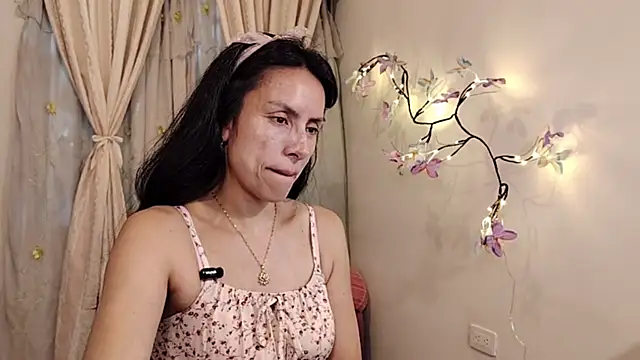 Bella_Exhibition Chat XXX in diretta