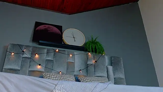 Chat XXX ao vivo de RiriiBrunette__