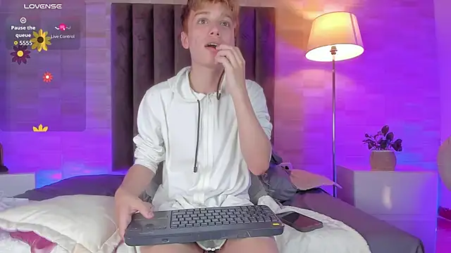 Isaac_Grey Adlı Modelin Web Kamerası Şovu