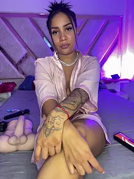 MarianaaSantos' Live XXX Chat