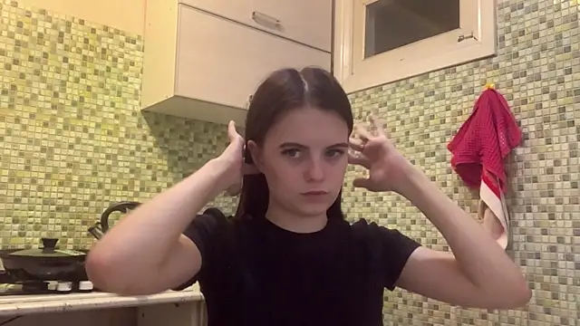 KikiAmino élő XXX-chatje