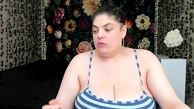 Exxxotic_Melons Show in webcam