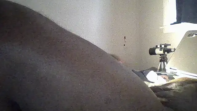 JezOne555: διαδικτυακό σόου στην κάμερα