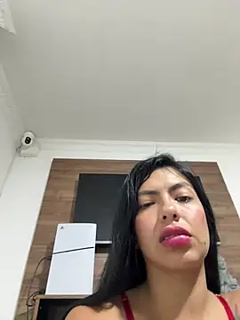 Noa_rousse01's Webcam Show