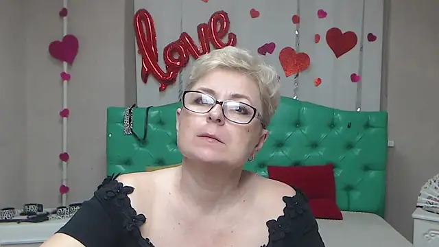 EmiliaGree: онлайн-секс-чат