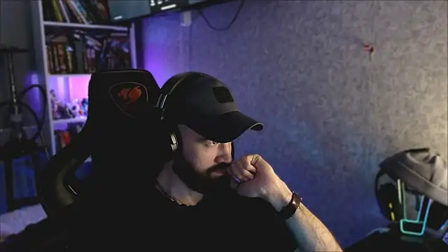 _Mostly_ Live XXX-chat