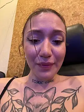 Živý XXX chat SaintSquirt