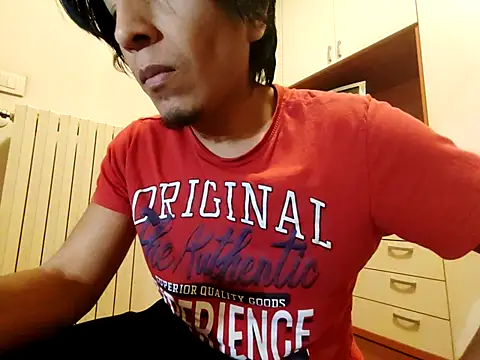 Chatroom XXX en direct de PpCharlie_8-D