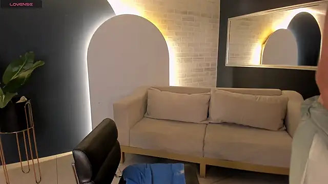 SunnyRivers' Live XXX Chat