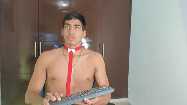 Milo_LatinBoy webkamerás műsora