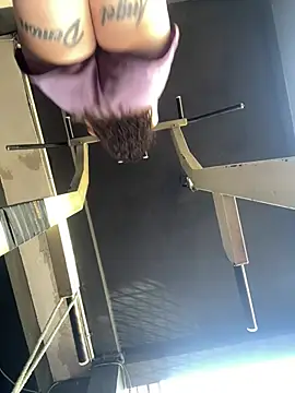 VioletaSubmissive Adlı Modelin Canlı XXX Sohbeti