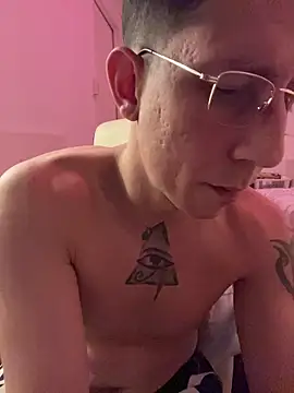 TitanNoir Show in webcam