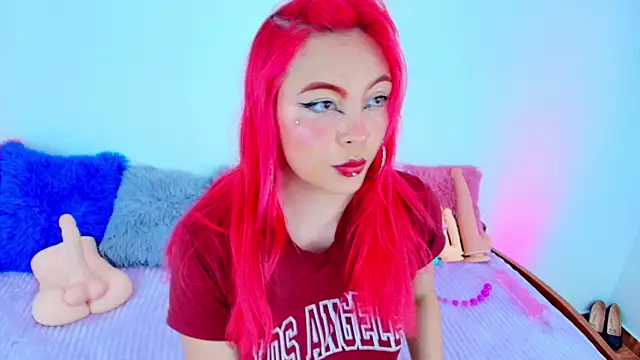 Cloee_Lovee Adlı Modelin Canlı XXX Sohbeti