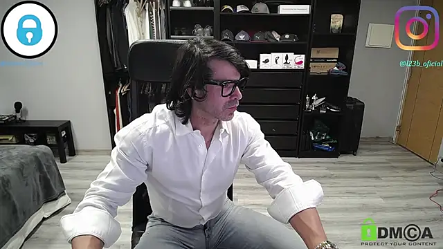 latinoo23bom Show Webcam