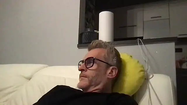 Pokazy przed kamerką – Axl_hot